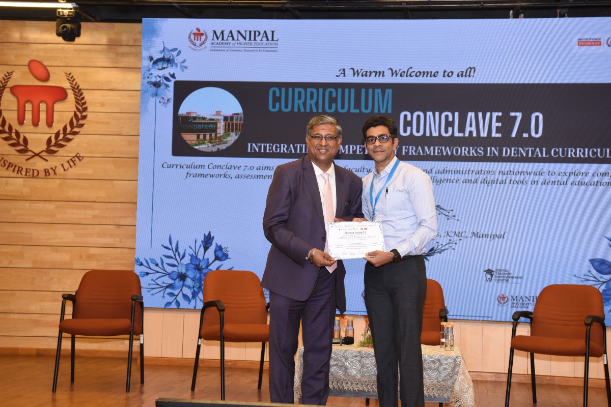 Dr. Yogesh Chhaparwal Secures First Place in Poster Presentation at the Curriculum Conclave 7.0